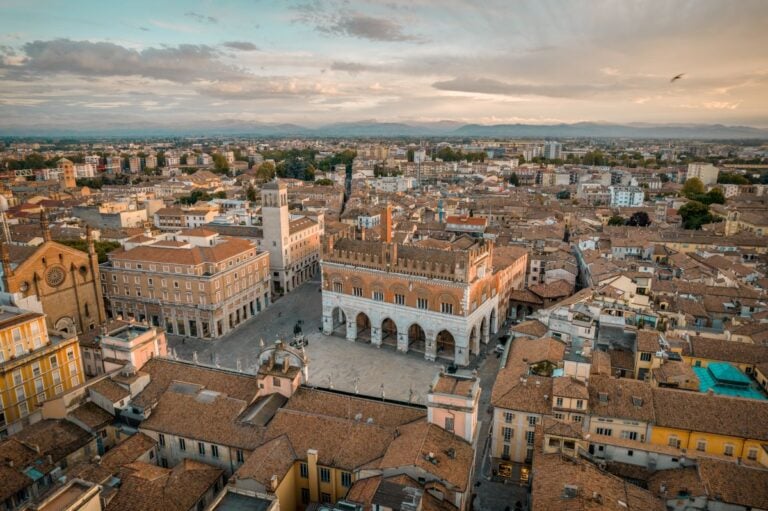 Piacenza on foot, what to see in a 10-stage tour